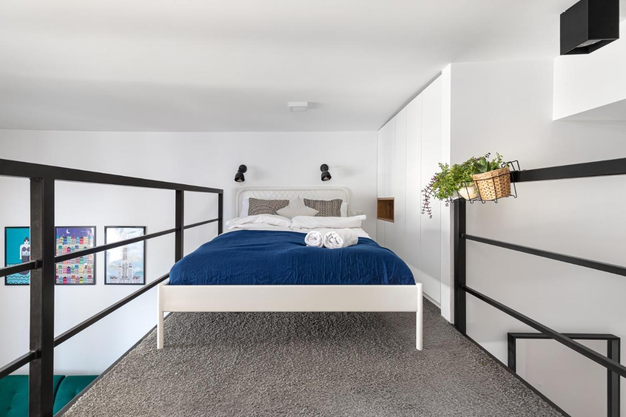 Stylowe Studio Z Antresola Warszawa Exteriör bild